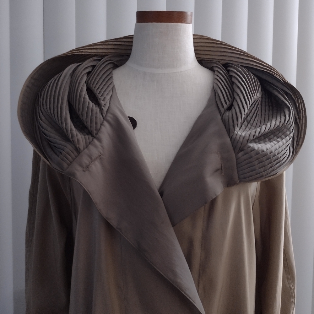Mycra Pac Now reversible tan/taupe raincoat accordion pleat hood & matching tote